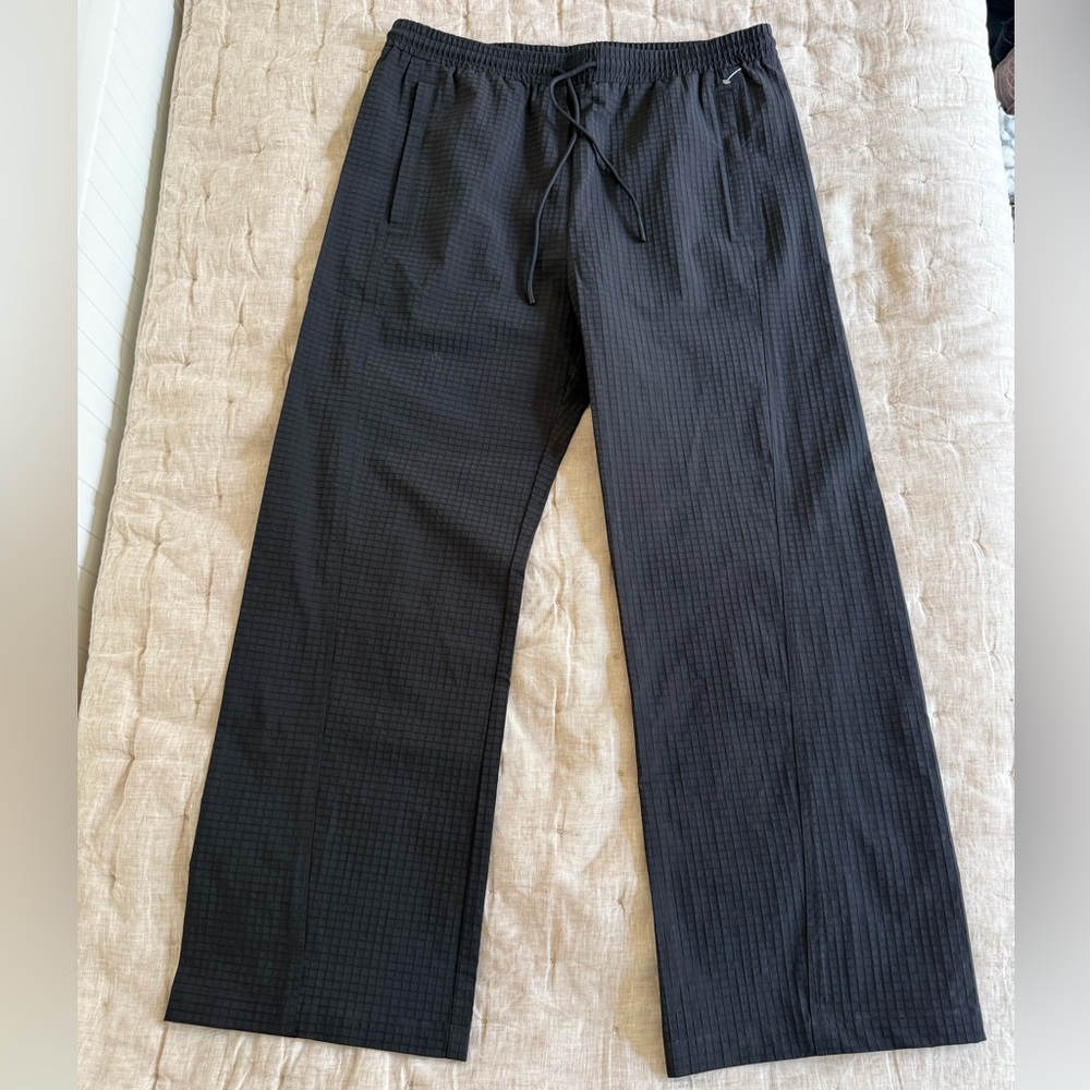 KROST Men’s Seamed Nylon Track pants in Black Size Large